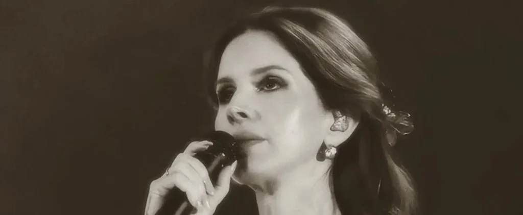 Lana del rey debuts new ink